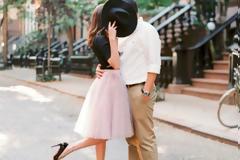 Γιατί σου στέλνει μηνύματα αλλά δεν έχετε βγει ακόμα ραντεβού;