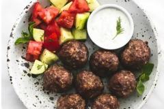 Κεφτεδάκια στο φούρνο με τριμμένο κολοκύθι και μυρωδικά