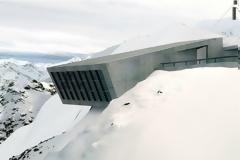 Ένα μουσείο για τον Τζέιμς Μποντ στην κορυφή των Αλπεων