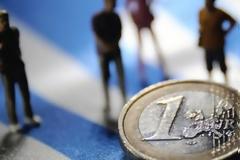 FT: ΟΙ ΕΛΛΗΝΕΣ ΠΙΟ ΑΙΣΙΟΔΟΞΟΙ, ΚΑΘΩΣ Η ΟΙΚΟΝΟΜΙΑ ΕΠΙΣΤΡΦΕΙ ΣΤΗ ΖΩΗ