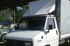 Συνελήφθη αλλοδαπός που μετέφερε 59 μετανάστες σε κλειστή καρότσα