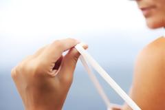 H γυναίκα αυτή εξαφανίζει το ηλιακό έγκαυμα με ένα απλό υλικό και γίνεται viral