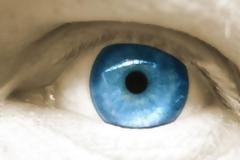 Πως αντιδρούν τα μάτια όταν μας αρέσει κάποιος;