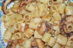 Χταπόδι με κοφτό μακαρονάκι