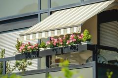 Πώς θα καθαρίσεις τις τέντες σου για να φαίνονται σαν καινούργιες;