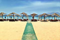 Όταν το ΠΑΚΟΕ έβγαλε ακατάλληλη για κολύμπι την παραλία στις Αλυκές