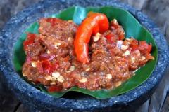 Sambal Oelek: Φτιάξε την καυτερή σάλτσα από την Ινδονησία για λαχανικά, ψάρια και ψητά