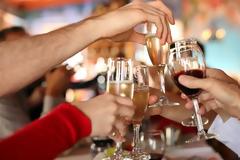 Επιστήμονες υποστηρίζουν ότι η αποχή από το αλκοόλ μπορεί να μας … σκοτώσει!