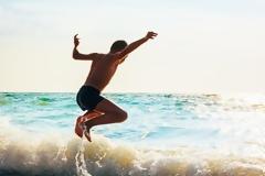 Ασκήσεις ενδυνάμωσης στη θάλασσα