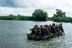 Μεγάλη επιχειρησιακή άσκηση πλωτών μέσων στο Δ' Σώμα Στρατού στη Θράκη (ΦΩΤΟ)