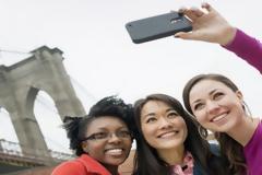 Προσοχή! Tηλέφωνα Samsung στέλνουν φωτογραφίες στις επαφές σας χωρίς να το ξέρετε