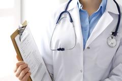 Επικουρικοί: Ναι υπό όρους από το υπ. Υγείας μέχρι να ολοκληρωθούν οι προσλήψεις μόνιμου προσωπικού