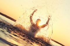 Κάντε αυτές τις ασκήσεις στη θάλασσα και δείτε άμεσα τα οφέλη τους στην υγεία σας!