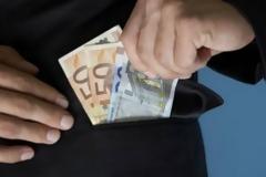 Φθιώτιδα: Ο υπάλληλος της τράπεζας έσωσε τη γιαγιά από τον απατεώνα