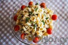 Η συνταγή της Ημέρας: Μακαρονοσαλάτα με βασιλικό, δυόσμο και φέτα