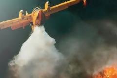 Χανιά: Μεγάλη φωτιά κοντά σε χωριό – Σηκώθηκαν τα ελικόπτερα