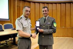 Ο Α/ΓΕΣ βράβευσε Υπαξιωματικό που κατέλαβε την 1η θέση στον υπερ-μαραθώνιο «FROZEN PEAKS»