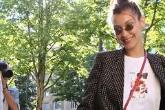 Η Bella Hadid μόλις φόρεσε τη μεγαλύτερη τάση της σεζόν!