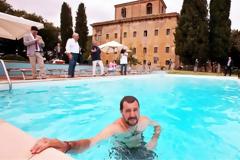 Ο Σαλβίνι βούτηξε σε πισίνα μαφιόζων και τους αποκάλεσε «περιττώματα»