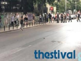 Φωτογραφία για Επεισόδια στη Θεσσαλονίκη! Συγκρούσεις διαδηλωτών με αντιεξουσιαστές μετά την πορεία για τη Μακεδονία