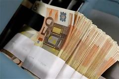 Απίστευτο: 85χρονη έσκισε σε κομματάκια 1 εκατ. ευρώ για να μην τα πάρουν οι κληρονόμοι της!