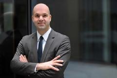 Μ. ΦΡΑΤΣΕΡ: ΣΥΜΦΕΡΕΙ ΚΑΙ ΤΗ ΓΕΡΜΑΝΙΑ Η ΑΝΑΔΙΑΡΘΡΩΣΗ ΤΟΥ ΕΛΛΗΝΙΚΟΥ ΧΡΕΟΥΣ