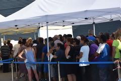 Χαλκίδα: Ουρές για λίγα δωρεάν τρόφιμα στο Πάρκο του Λαού - Παρόντες και οι γνωστοί πολιτικάντηδες (ΦΩΤΟ)