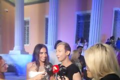 Χαραλαμπίδου και Τζώρτζογλου στην φαντασμαγορικό fashion show του Βασίλειου Κωστέτσου (PHOTOS+VIDEO)