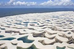 Η άσπρη έρημος με τις εκατοντάδες λίμνες