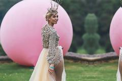 Μαρία Ολυμπία: Σάλος με την άσεμνη χειρονομία σε φωτογραφία της εγγονής του τέως βασιλιά Κωνσταντίνου