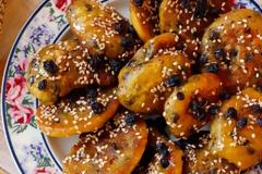 Γκλαούνες, οι ζακυνθινές λουκουμαδοτηγανίτες με σταφίδα και πορτοκάλι