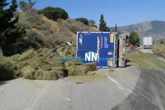 Φωκίδα: Ντεραπάρισε νταλίκα -«Αγιο» είχε οικογένεια από τη Ναύπακτο (φωτο)