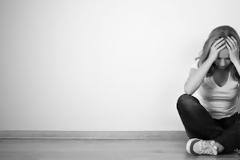 Κατάθλιψη: Μπορεί να προκαλείται από έλλειψη βιταμίνης D