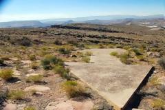 Ποιός έχτισε αυτά τα τεράστια βέλη στη μέση του Πουθενά και Γιατί;