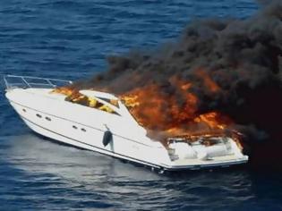 Φωτογραφία για Απίστευτο βίντεο! Δείτε πώς έσβησαν φωτιά από πλοίο που καιγόταν.... [video]