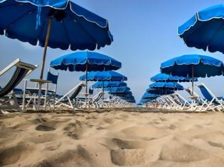 Φωτογραφία για Παραλία: Κόλπα για να μειώσετε την αφόρητη ζέστη εκεί που κάθεστε [video]