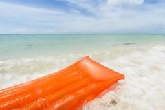 Καλοκαίρι 2018: Στρώμα θαλάσσης - φέρετρο «λανσάρει» γνωστό γραφείο τελετών [Photo]