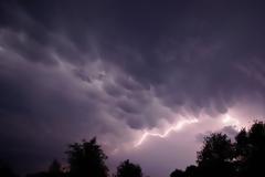 Ένας νεκρός από τις σφοδρές καταιγίδες στη Γαλλία