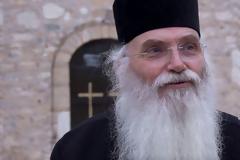 Ο Μητροπολίτης Μεσογαίας Νικόλαος και το κορίτσι με την νοητική υστέρηση