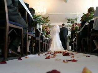 Φωτογραφία για Επεισοδιακός γάμος στη Λάρισα: Έπιασαν καλεσμένη να κλέβει τα «φακελάκια» για τους νεόνυμφους!