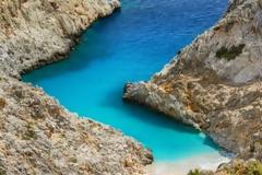 Μια άγνωστη παραλία που μαγεύει όποιον την επισκέπτεται!