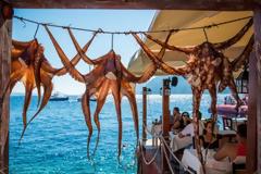 7 μέρη στον κόσμο και 1 ελληνικό νησί που μπορείτε να πάτε αν δεν σας αρέσει το αλκοόλ