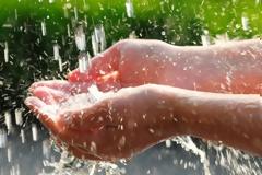 Η Ευρωπαϊκή Επιτροπή αναθεωρεί την οδηγία της στοχεύοντας στη βελτίωση της ποιότητας και της πρόσβασης σε πόσιμο νερό