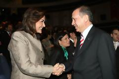 Στην ορκωμοσία του Ερντογάν η Ντόρα Μπακογιάννη - «Πάει να υποβάλει τα σέβη της στον Σουλτάνο», λέει ο Καμμένος!
