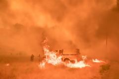 Καλιφόρνια: Καίγονται σπίτια από μεγάλη πυρκαγιά - Κάτοικοι απομακρύνονται