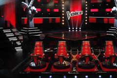 Ξεκινoύν το στήσιμο...