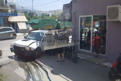 Πάτρα: Ημιφορτηγό τα πήρε όλα σβάρνα-ανέβηκε σε πεζοδρόμιο-παρέσυρε τραπεζοκαθίσματα