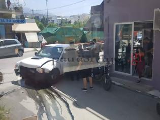 Φωτογραφία για Πάτρα: Ημιφορτηγό τα πήρε όλα σβάρνα-ανέβηκε σε πεζοδρόμιο-παρέσυρε τραπεζοκαθίσματα