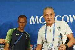 Ο Τίτε παραμένει στον πάγκο της Βραζιλίας