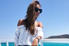 Ελένη Τσολάκη: Η φωτό με «καυτό» σορτς πάνω σε καράβι και το μήνυμα όλο νόημα